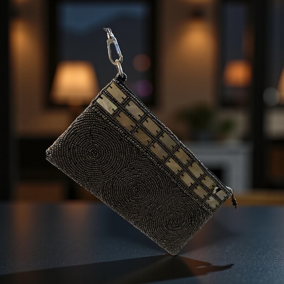 Tommy Bahama Elegant Beaded Clutch Wristlet with Gold Accents. NWOT. - Picture 2 of 6